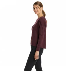 Stoic Women's Merino180 MMXX.Linköping L/S - Merino Shirt -Outdoor Gear Series Store stoic womens merino180 mmxxlinkoeping l s merino shirt detail 5